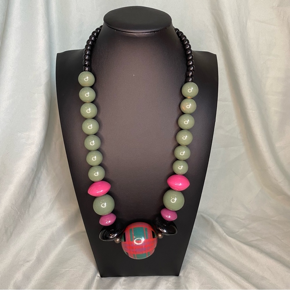 Chunky wood bead necklace